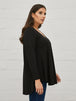 langarm Shirt mit V-Ausschnitt in Schwarz von Mat Fashion_grosse Grösse_DE BOER plus Luzern_3