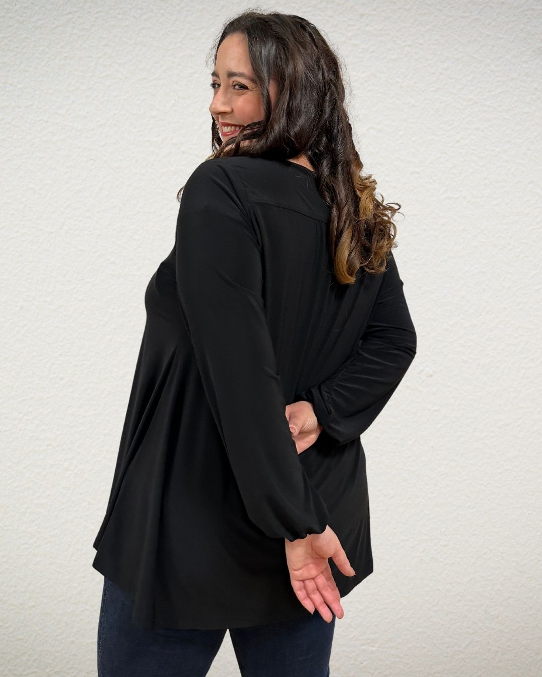 Langarmshirt mit gerafftem Rücken und V-Ausschnitt in