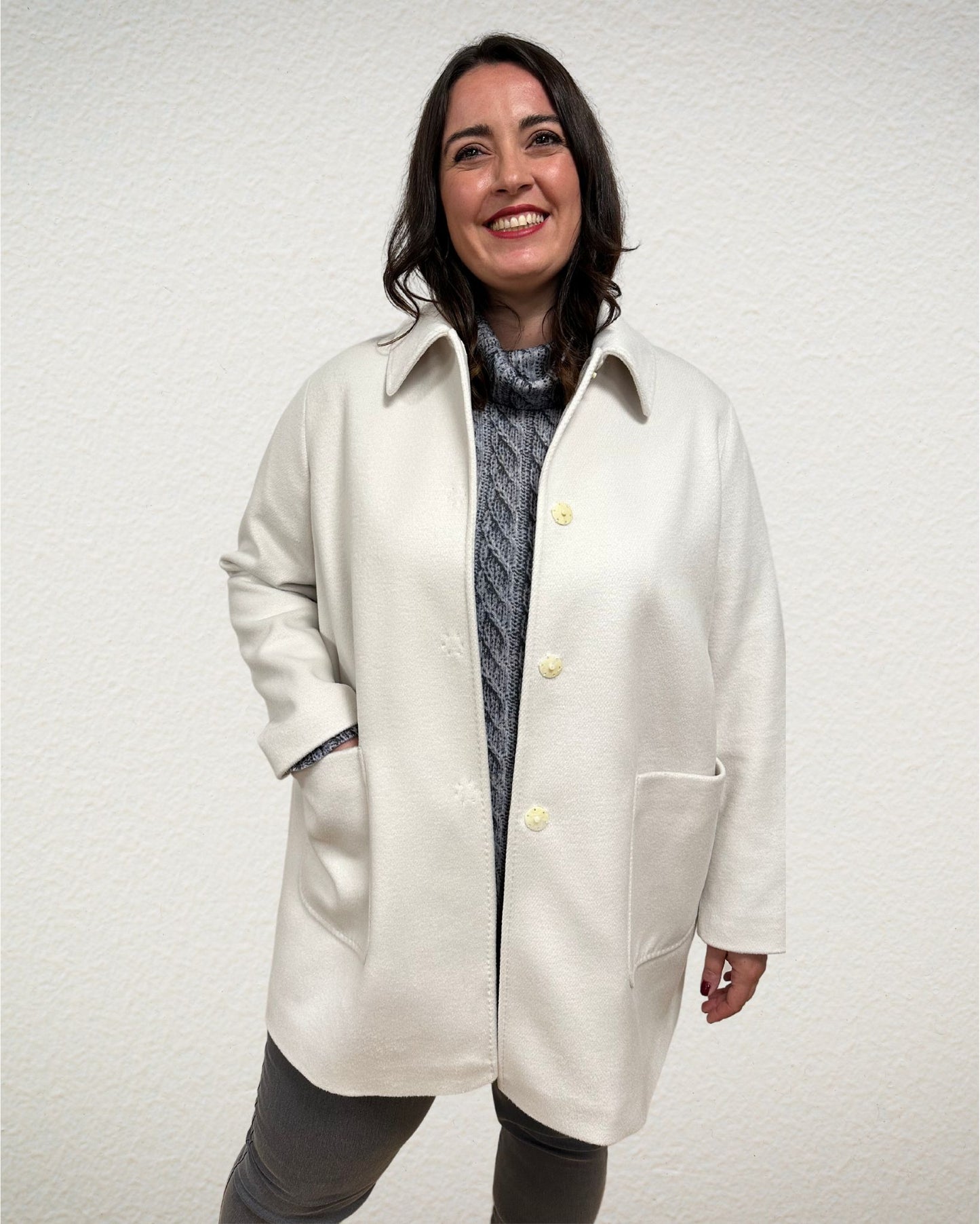 Kurzmantel in offwhite von White Label by Rofa - grosse Grössen - DE BOER plus Luzern