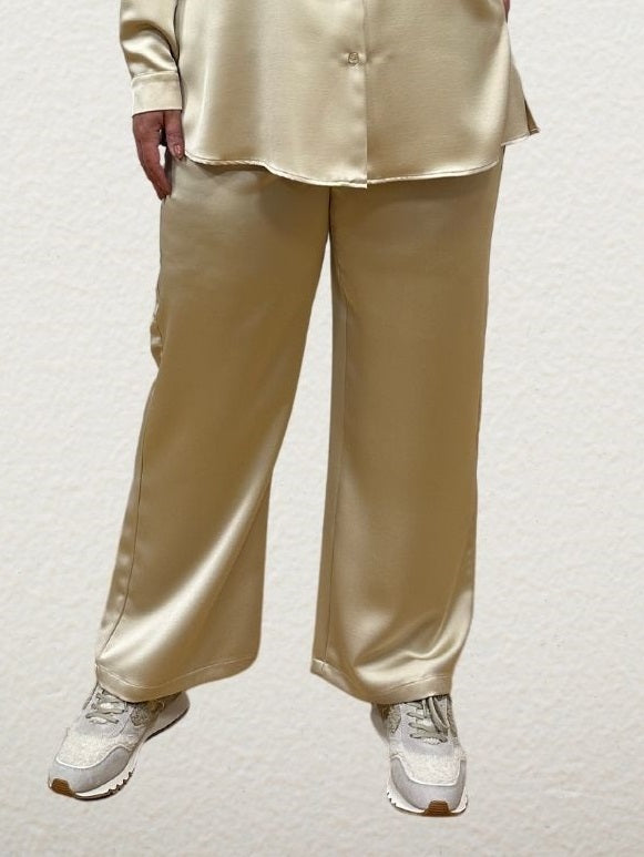 Hose mit weitem Bein in Sand