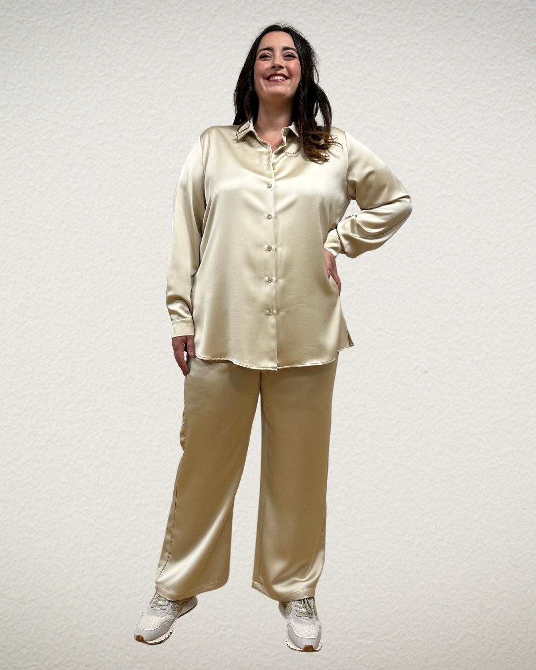 Bluse mit Seidenschimmer in Sand