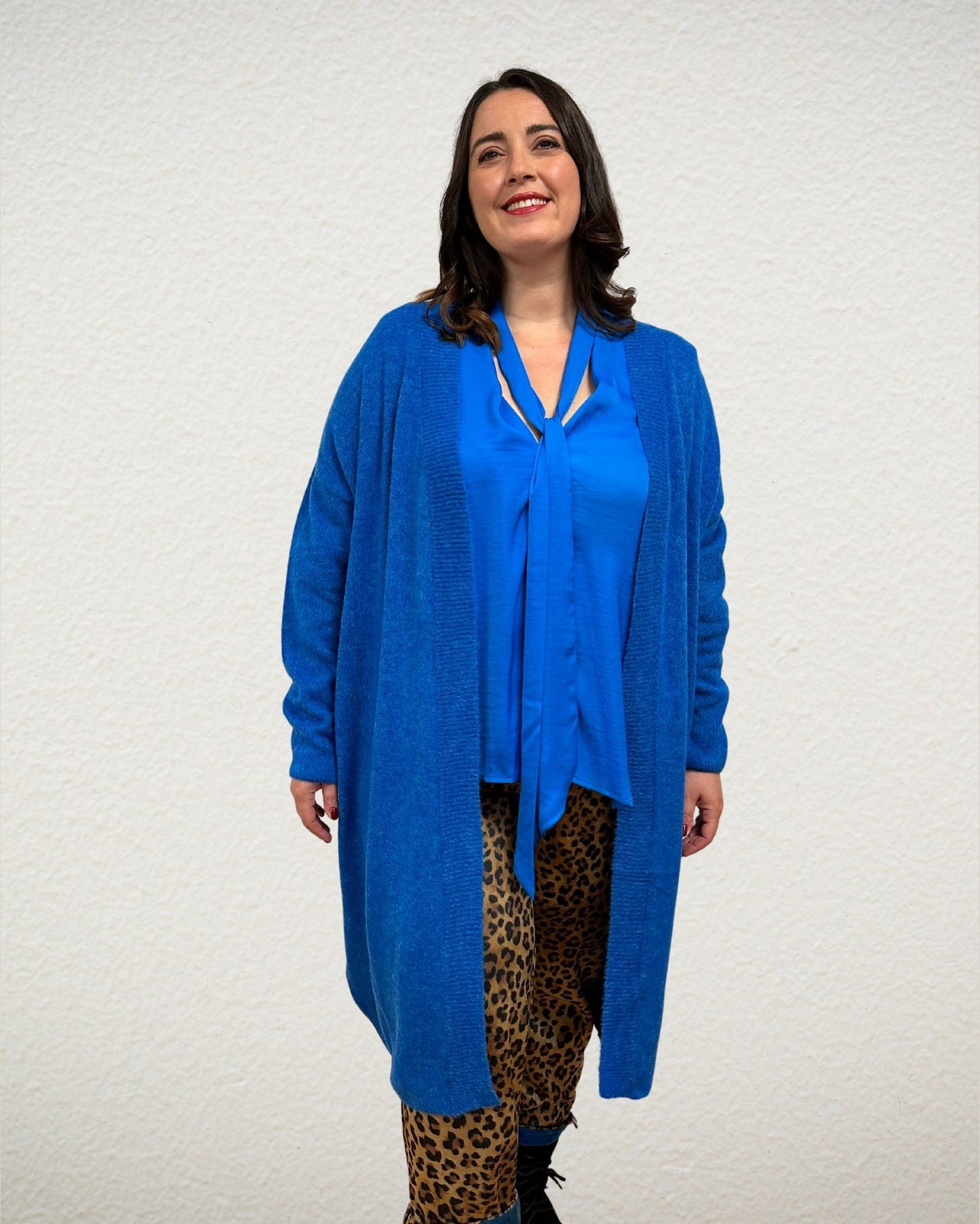 knielange offene Strickjacke in Boucle in türkis von Mat Fashion - grosse Grössen - DE BOER plus Luzern