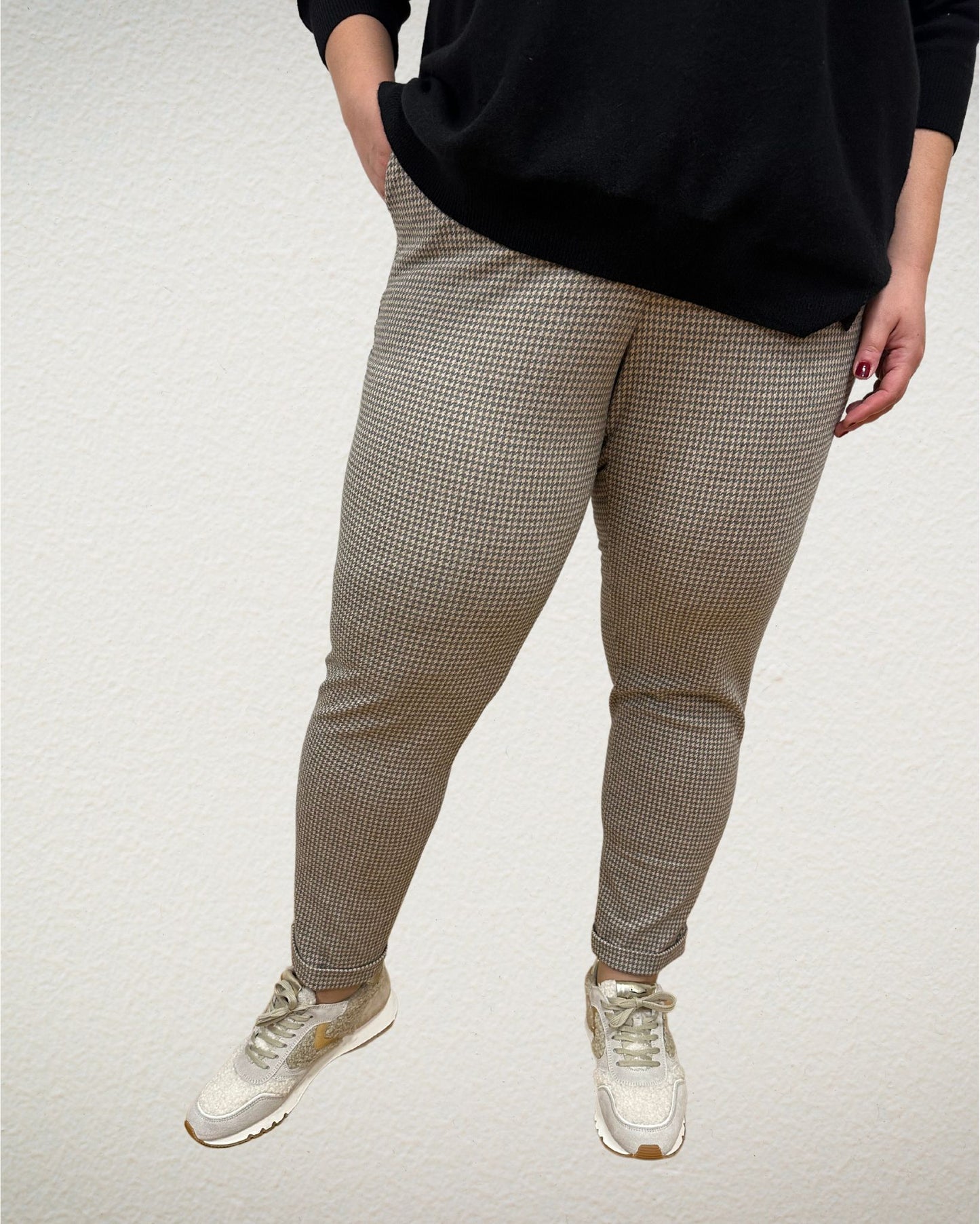 Hahnentritt Hose mit Umschlag grau/sand von Raphaela by Brax - Modell Pary - grosse Grössen - DE BOER plus Luzern