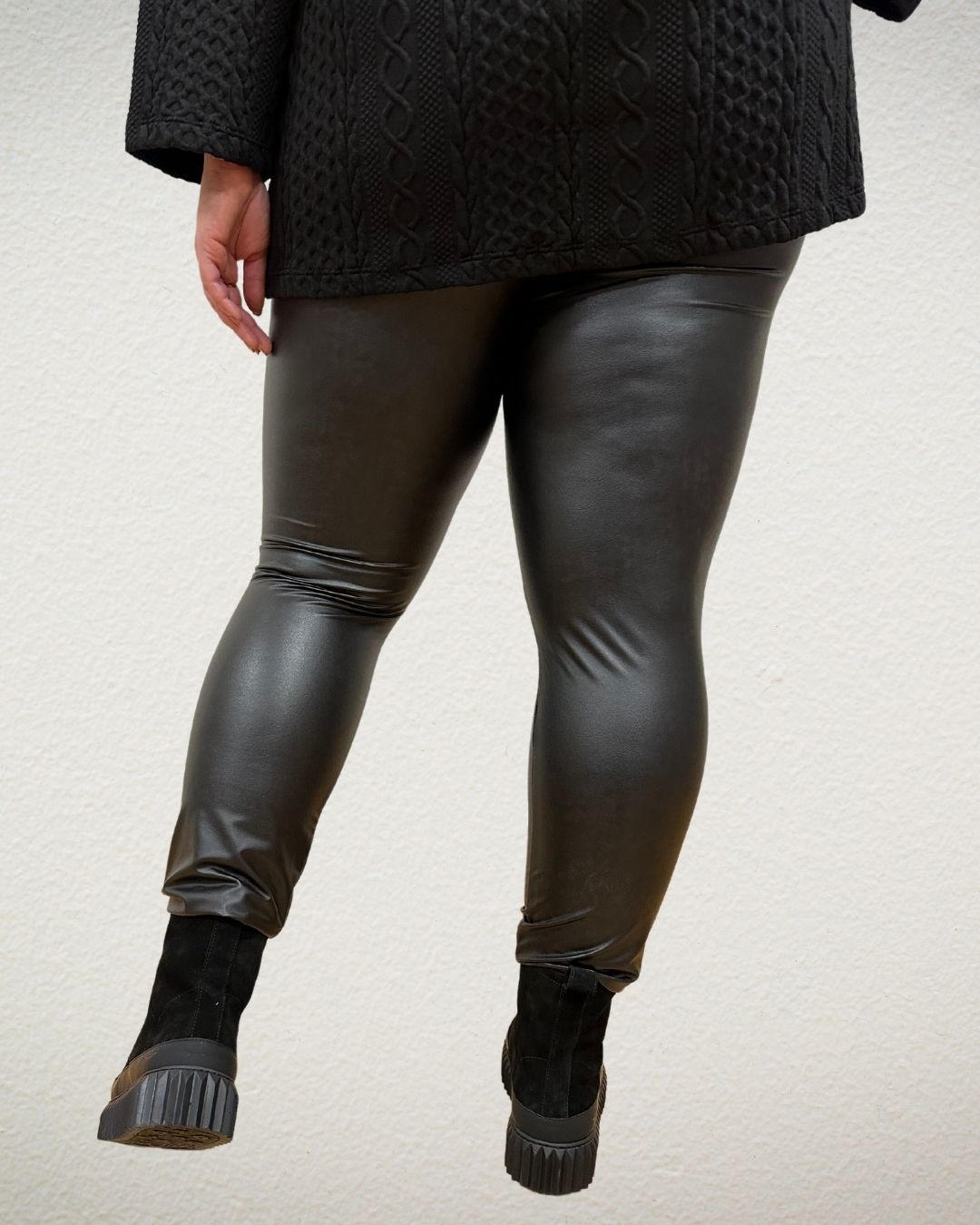 Leggings in Lederoptik in Schwarz