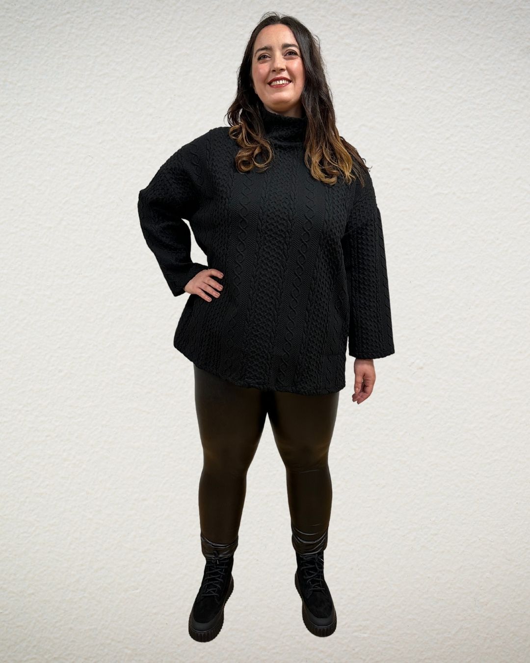 Langer Strickoptik-Pullover in Schwarz