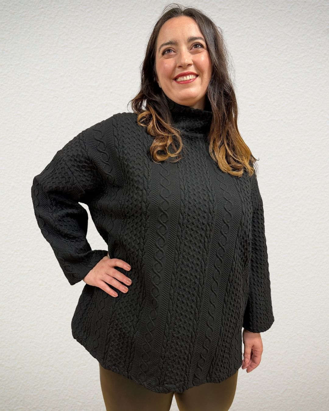 Pulli in Strickoptik schwarz von Yoek - grosse Grössen - DE BOER plus Luzern