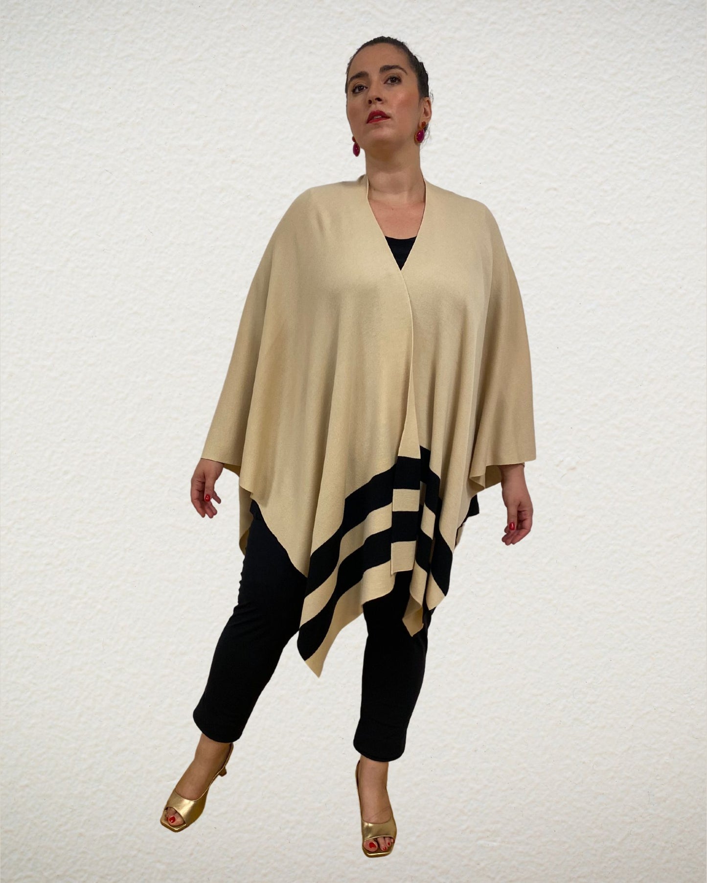 Poncho Woll-Cape in Champagner mit schwarzen Streifen