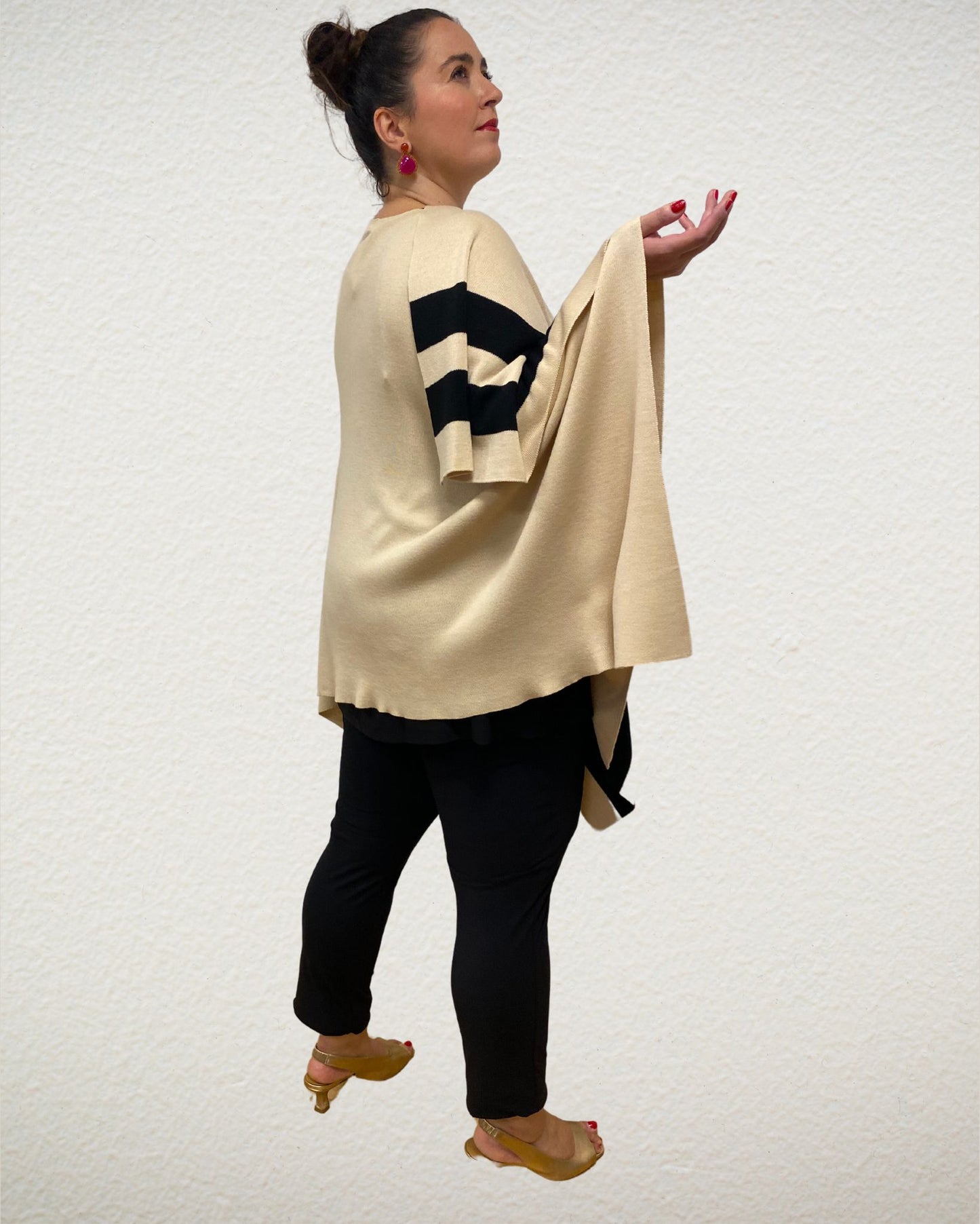 Poncho Woll-Cape in Champagner mit schwarzen Streifen