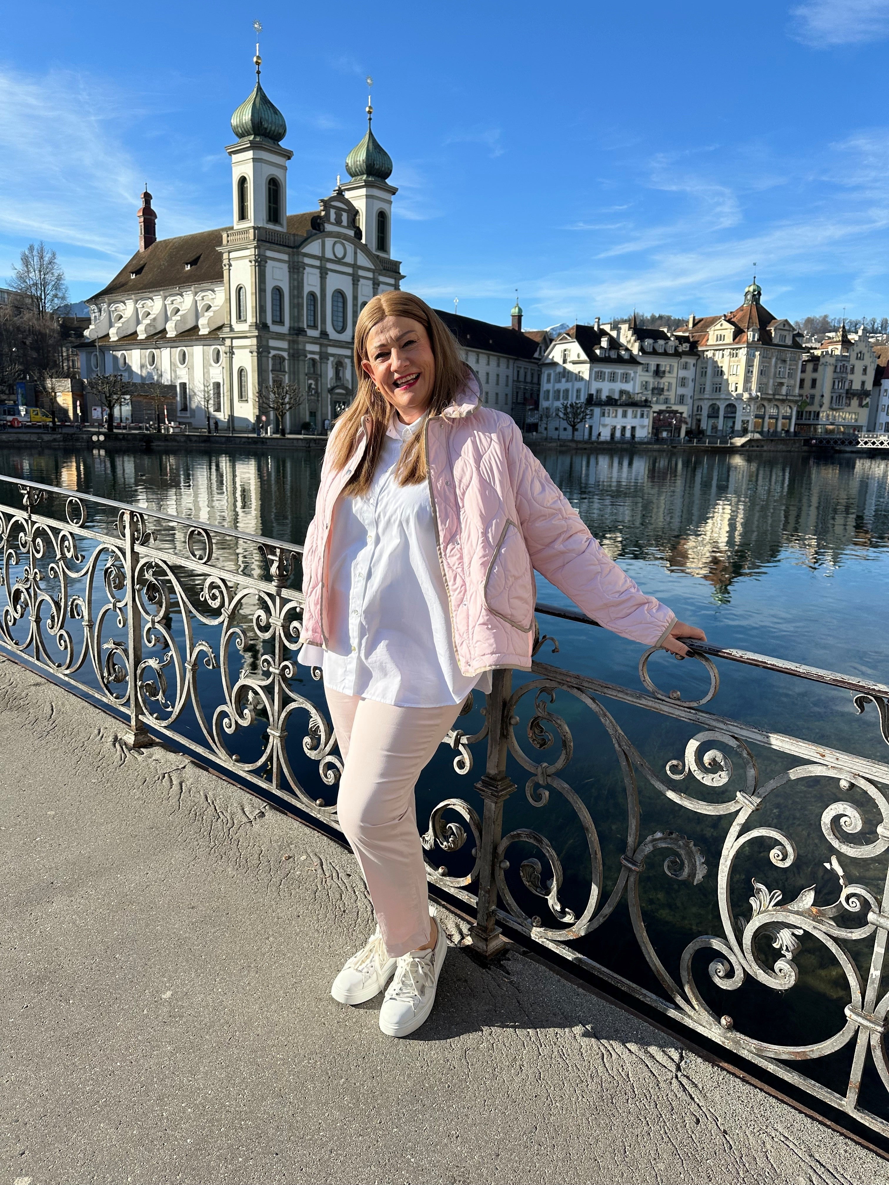 WHITELABELBYROFA_Jacke mit Fischgradmuster_DEBOERplusLuzern_1