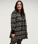 Retro Print Bluse mit kleiner Schluppe von Yoek - grosse Grössen - DE BOER plus Luzern - 