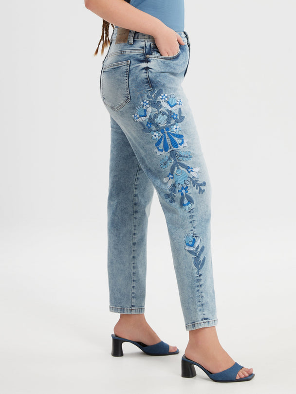 Jeans mit Blumenstrickerei von MAT FASHION_grosse Grössen_DE BOER plus Luzern