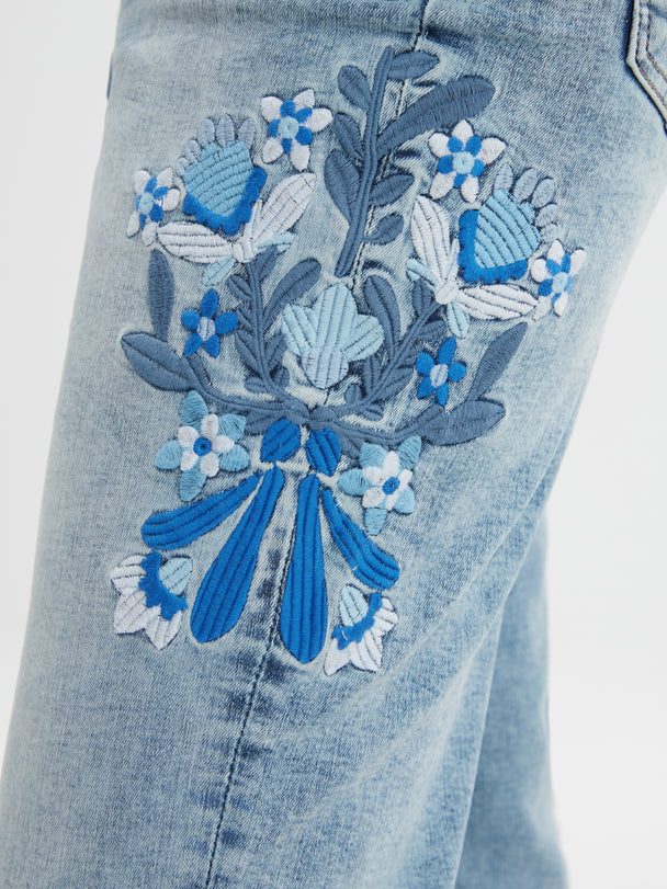 Jeans mit Blumenstrickerei von MAT FASHION_grosse Grössen_DE BOER plus Luzern