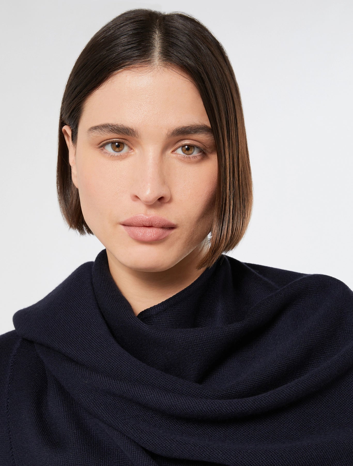 Dunkelblauer Poncho mit Fransen von Marina Rinaldi_grossen Grössen_DE BOER plus_2