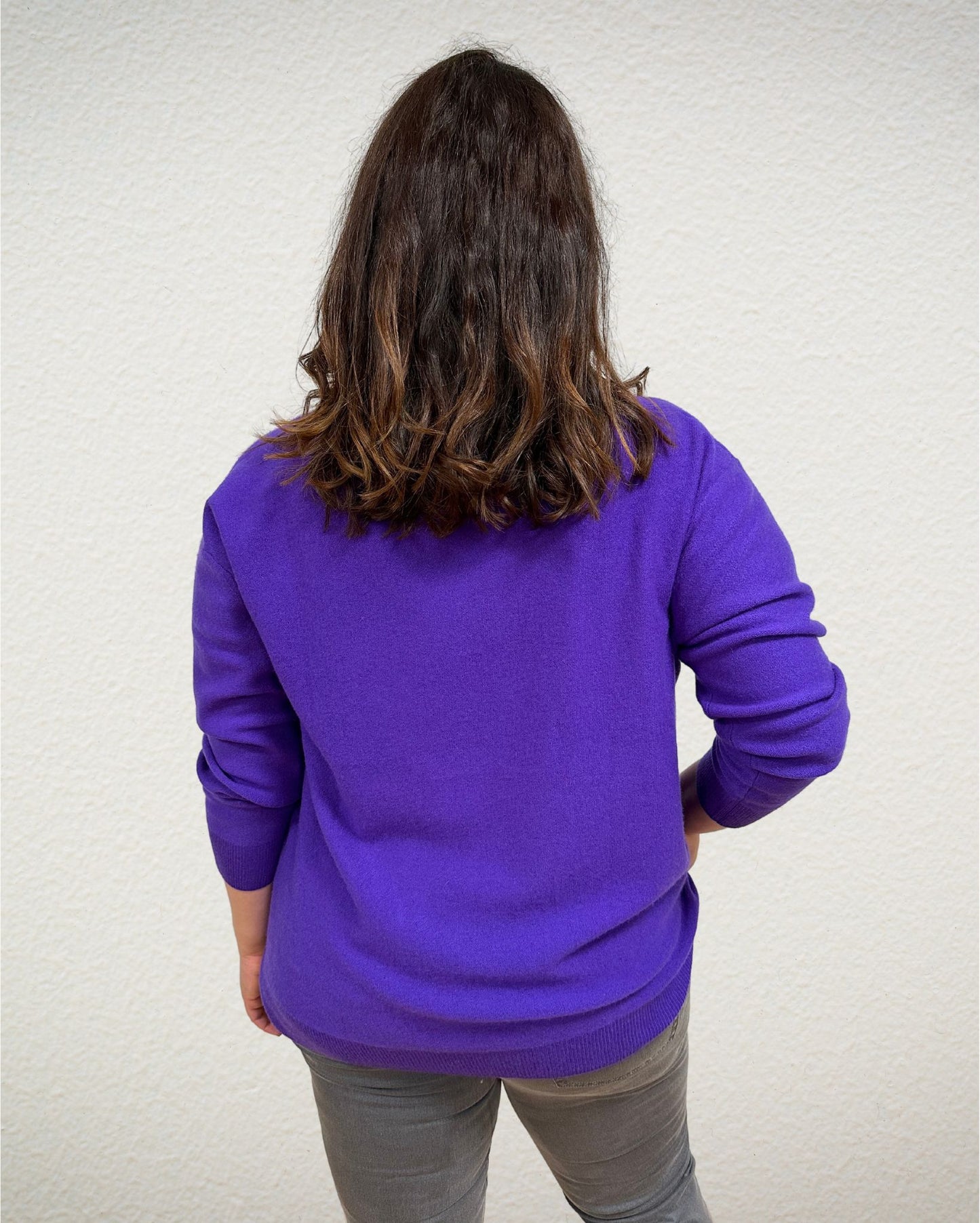 V-Ausschnitt Pullover aus Cashmere in Violet