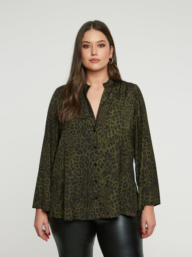 Leo Print Bluse in Khaki/Schwarz leicht sattiniert von Mat  Fashion_grosse Grössen_DE BOER plus Luzern_1