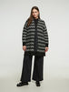 Strickmantel in Schwarz/Weiss mit Masche zum Binden von Mat Fashion_grosse Grössen_DE BOER plus_5