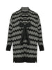 Strickmantel in Schwarz/Weiss mit Masche zum Binden von Mat Fashion_grosse Grössen_DE BOER plus_6
