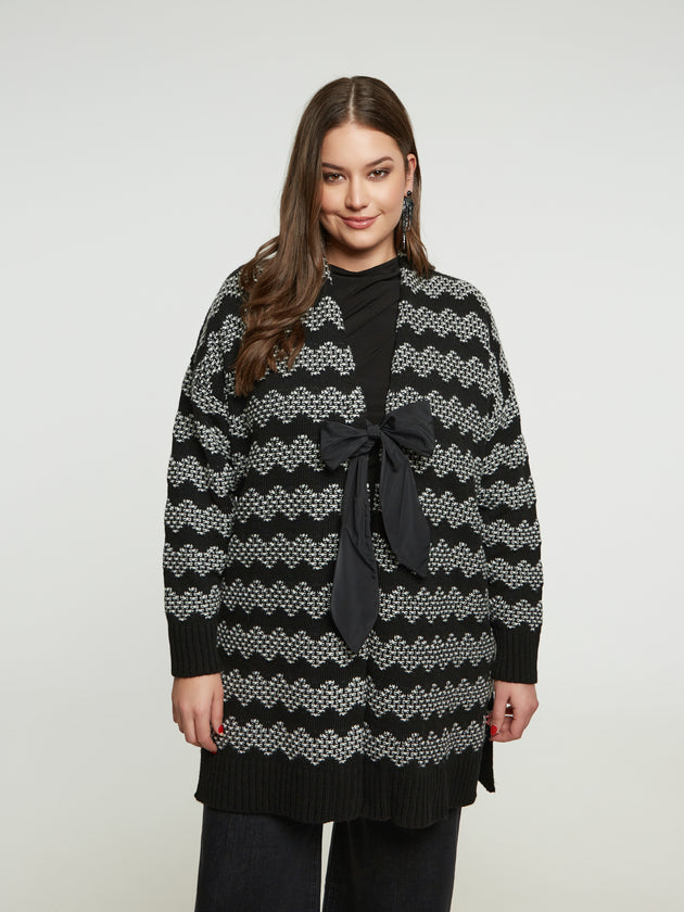 Strickmantel in Schwarz/Weiss mit Masche zum Binden von Mat Fashion_grosse Grössen_DE BOER plus_1