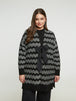 Strickmantel in Schwarz/Weiss mit Masche zum Binden von Mat Fashion_grosse Grössen_DE BOER plus_1