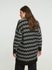 Strickmantel in Schwarz/Weiss mit Masche zum Binden von Mat Fashion_grosse Grössen_DE BOER plus_4