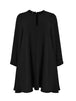Kleid in Schwarz in fallendem Stoff in Schwarz von Mat Fashion_grosse Grössen_DE BOER plus Luzern_6
