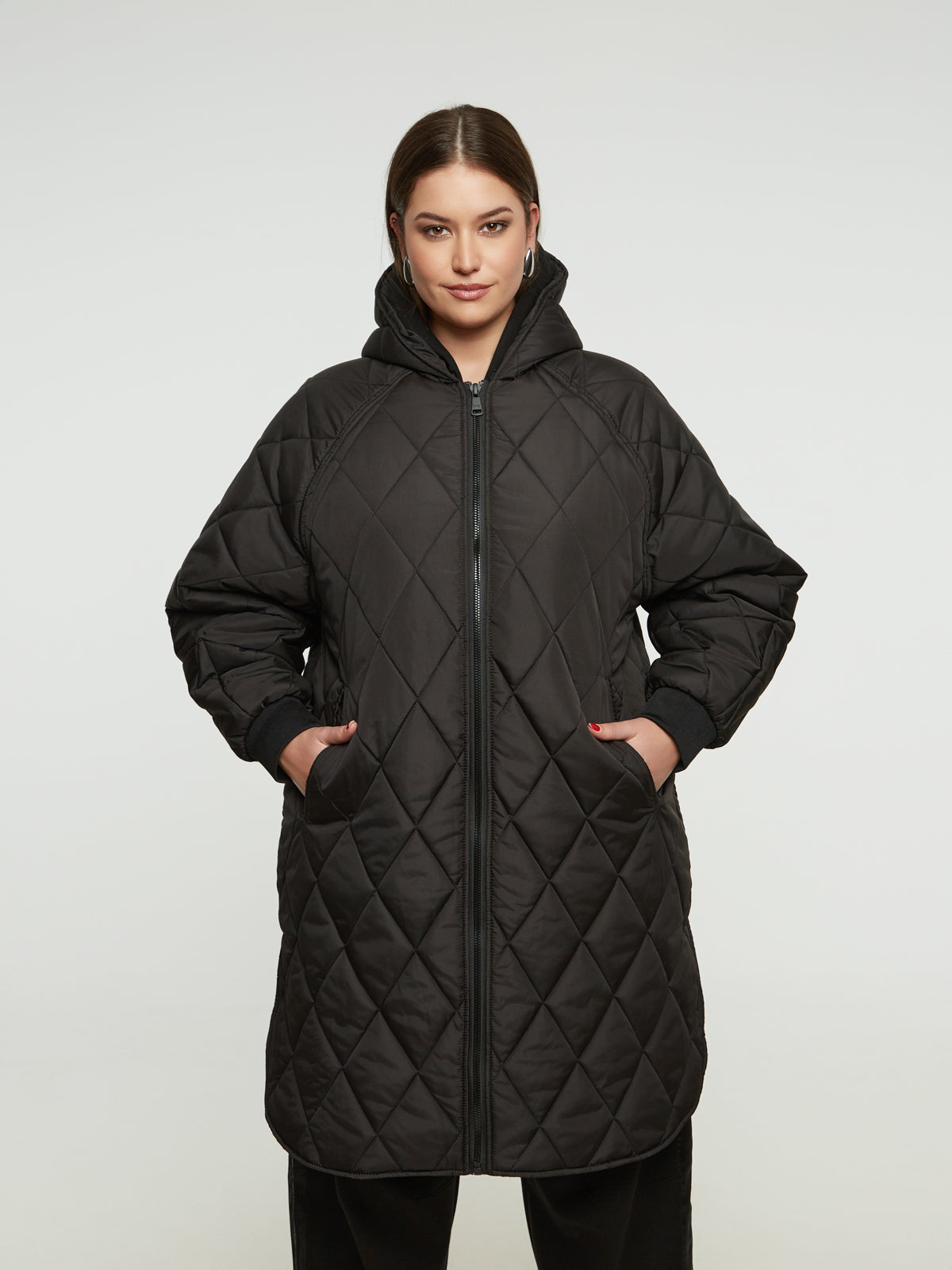 Wintermantel mit Kapuze in Schwarz von Mat Fashion_grosse Grössen_DE BOER plus Luzern_4