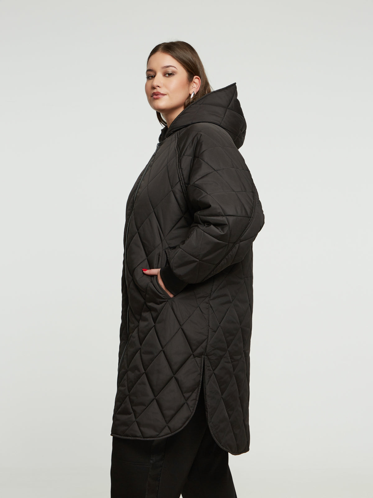 Wintermantel mit Kapuze in Schwarz von Mat Fashion_grosse Grössen_DE BOER plus Luzern_5