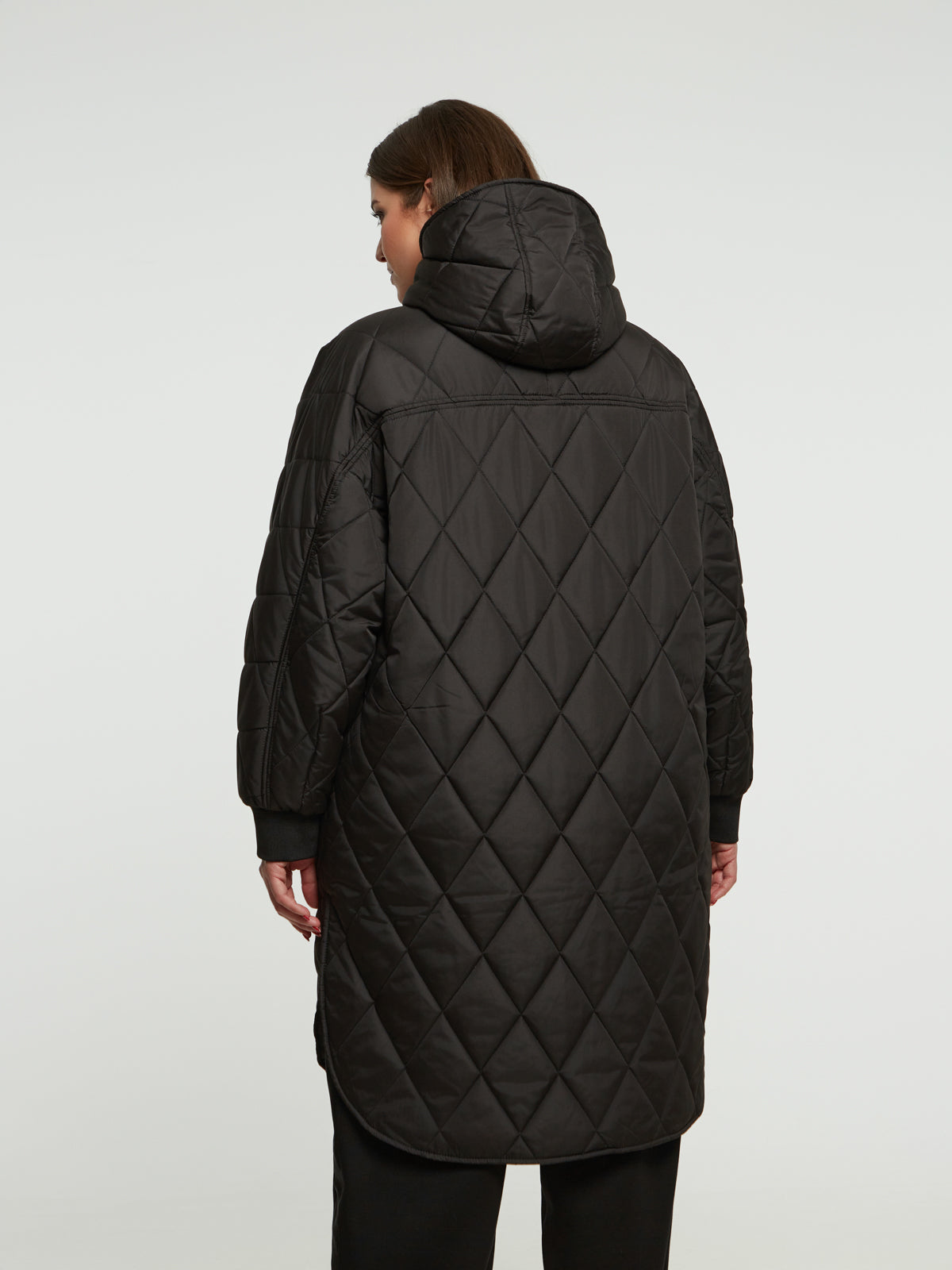 Wintermantel mit Kapuze in Schwarz von Mat Fashion_grosse Grössen_DE BOER plus Luzern_7