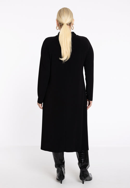 Jersey-Kleid in Schwarz mit kleinem fallenden Stehkragen von YOEK_grossen Grössen_DE BOER plus Luzern_4