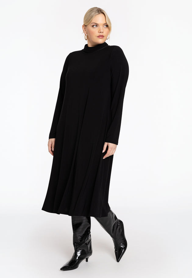 Jersey-Kleid in Schwarz mit kleinem fallenden Stehkragen von YOEK_grossen Grössen_DE BOER plus Luzern_1