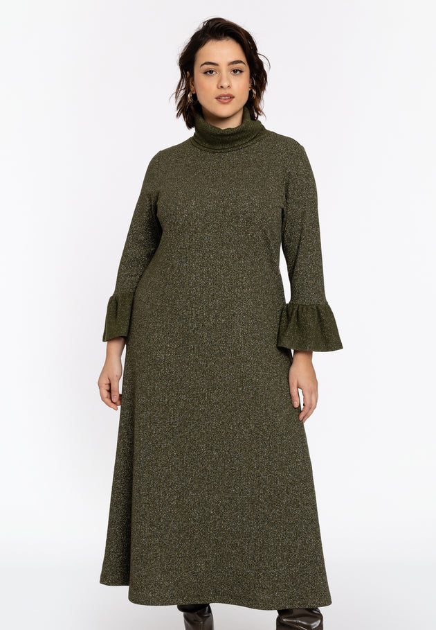 Kleid mit feinem Lurex in Khaki mit kleinem Volant am Arm von YOEK_grosse Grössen_DE BOER plus Luzern_1
