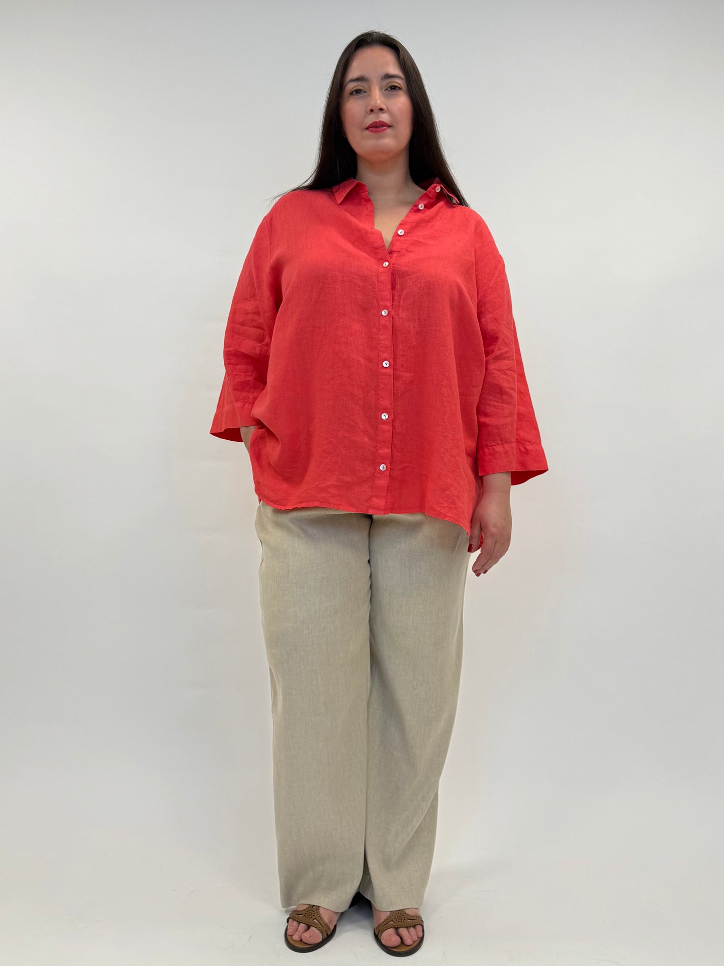 Leinebluse in Coral mit 3/4 Arm von Backstage_grosse Grössen_DE BOER plus Luzern