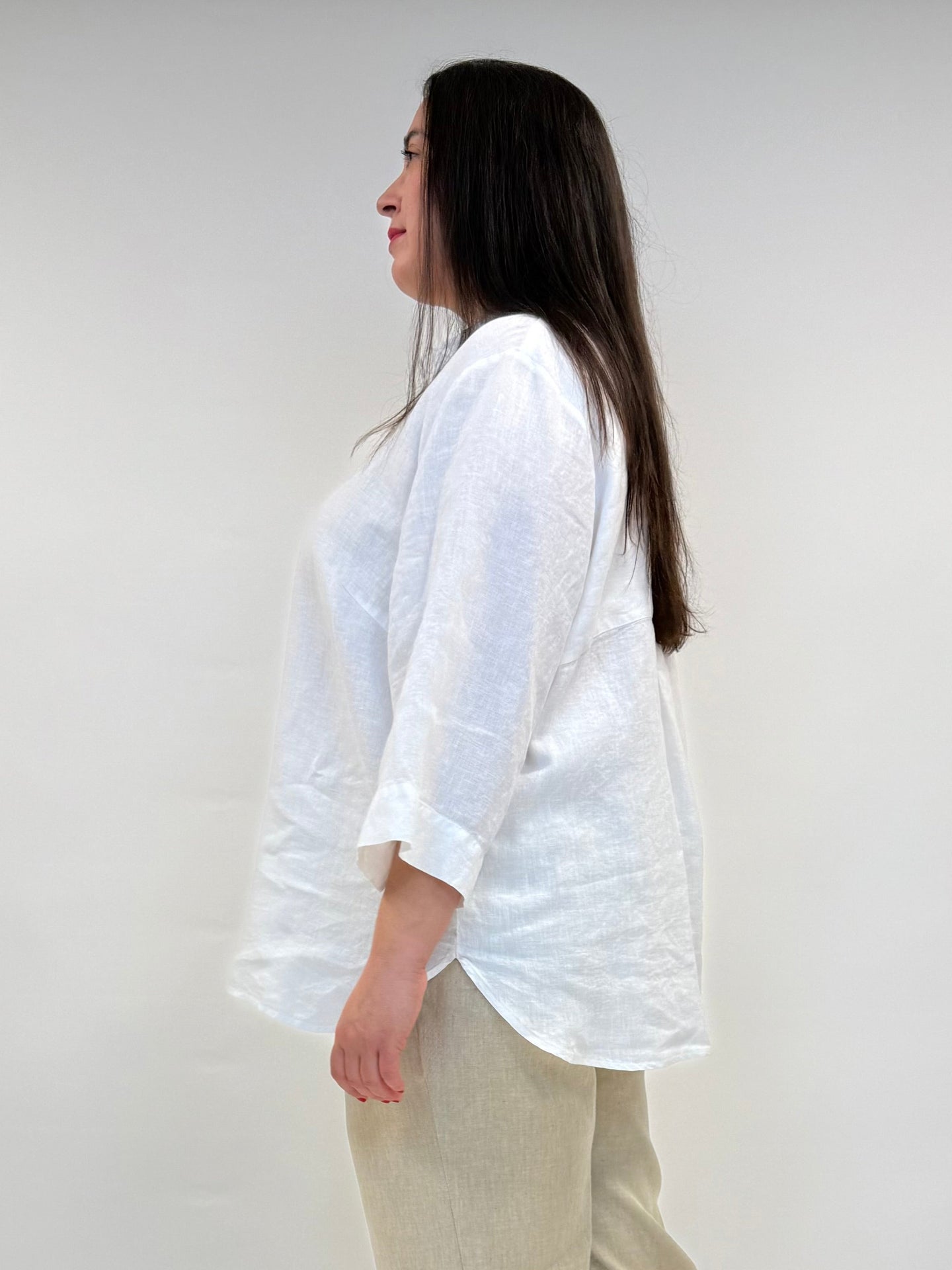 weisse Leinebluse mit 3/4 Arm von Backstage_grosse Grössen_DE BOER plus Luzern_1