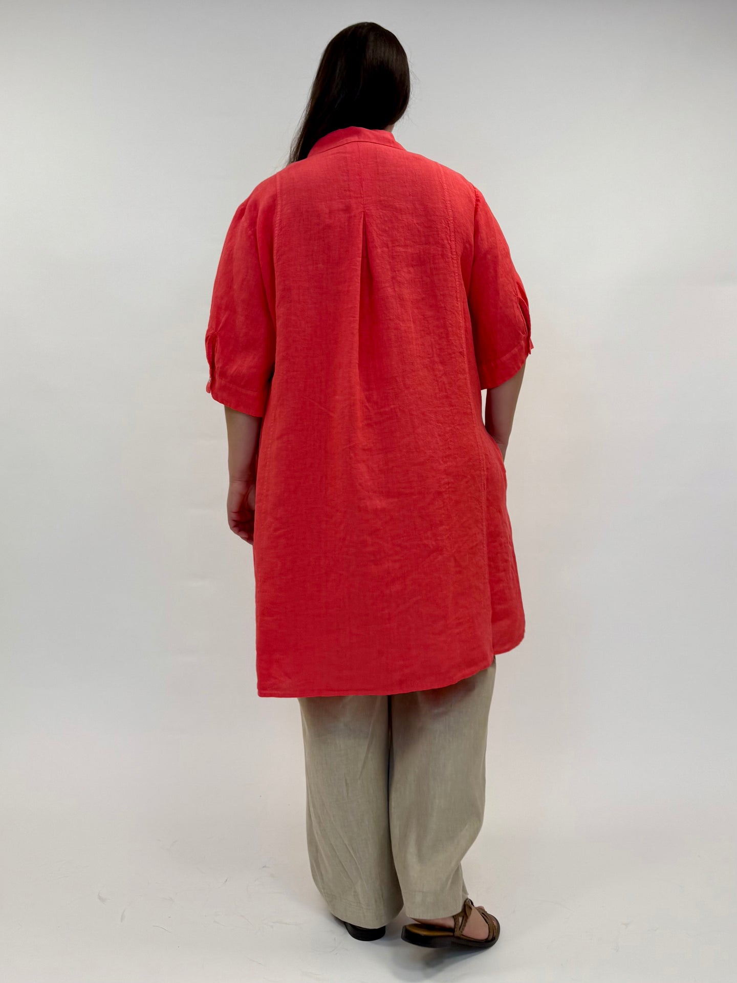 Leinenkleid in Coral mit 3/4 Arm von Backstage_grosse Grössen_DE BOER plus Luzern_7