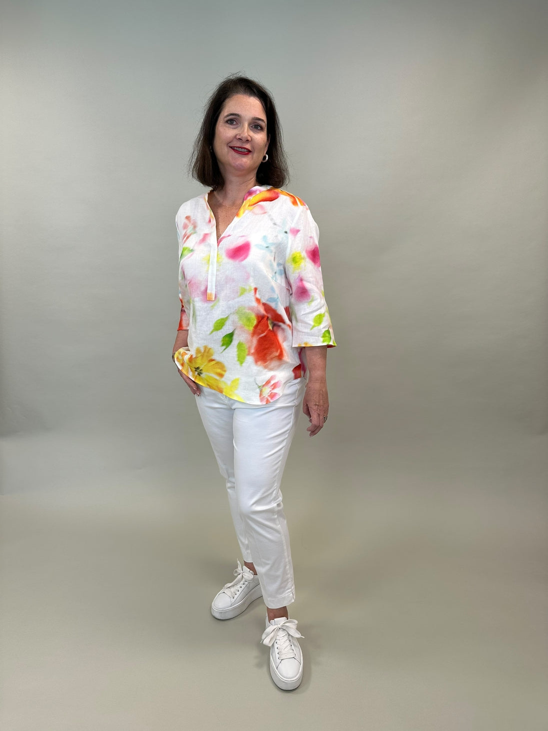 Leinenbluse mit Fantasie-Blumenprint von Backstage_grosse Grössen_DE BOER plus  Luzern_6