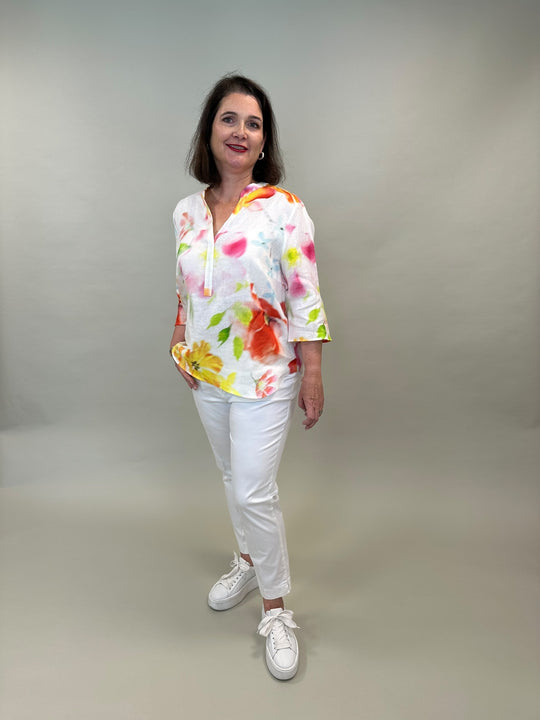 Leinenbluse mit Fantasie-Blumenprint von Backstage_grosse Grössen_DE BOER plus  Luzern_6
