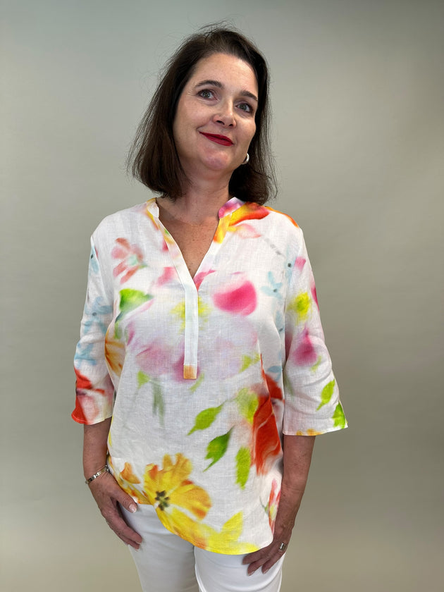Leinenbluse mit Fantasie-Blumenprint von Backstage_grosse Grössen_DE BOER plus  Luzern_1
