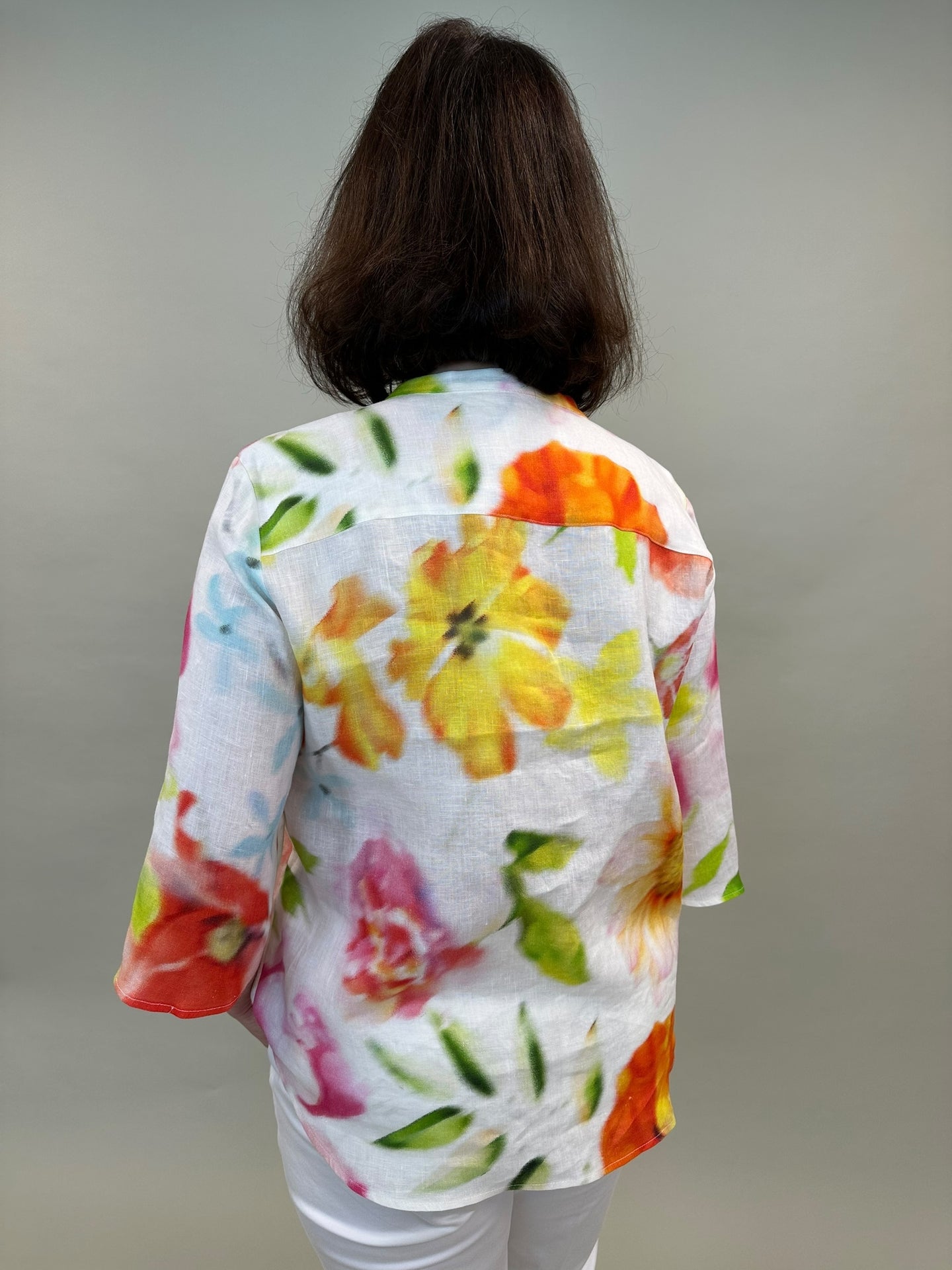 Leinenbluse mit Fantasie-Blumenprint von Backstage_grosse Grössen_DE BOER plus  Luzern_2