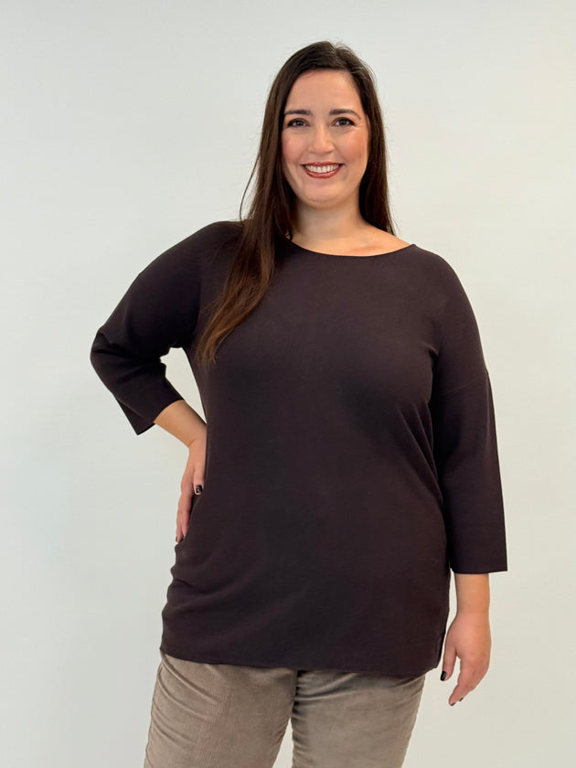 Modern-Basic Pullover mit rundhals Ausschnitt in Dunkelbraun von Handmade_grosse Grössen_DE BOER plus_1