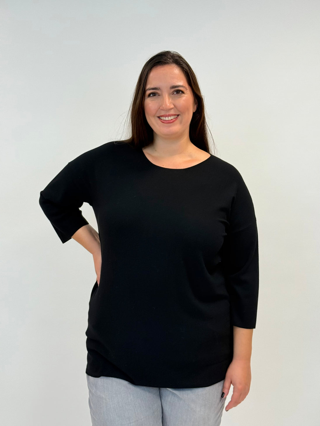 Modern-Basic Pullover mit rundhals in Schwarz von Handmade_grosse Grössen_DE BOER plus_1