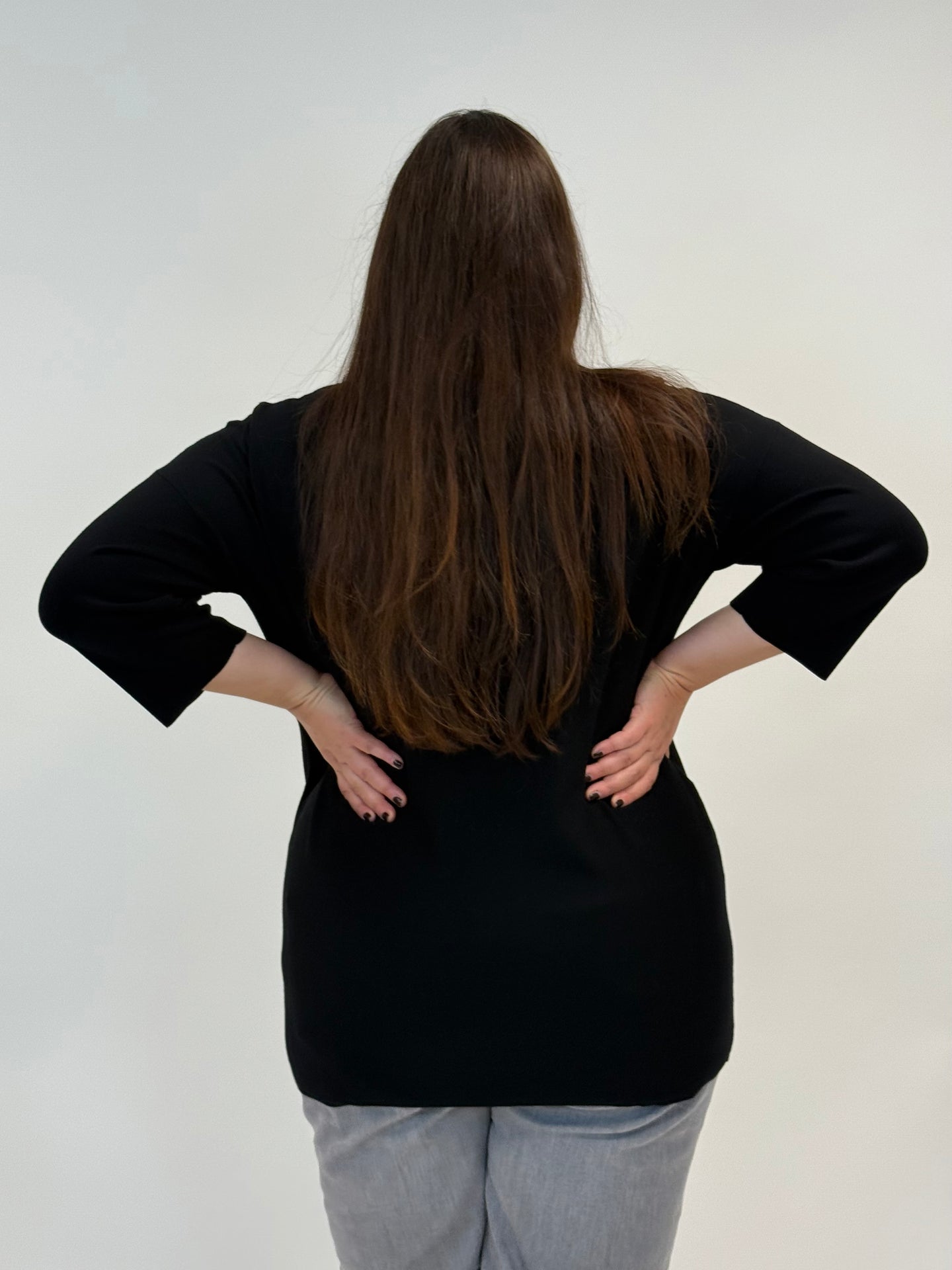 Modern-Basic Pullover mit rundhals in Schwarz von Handmade_grosse Grössen_DE BOER plus_2