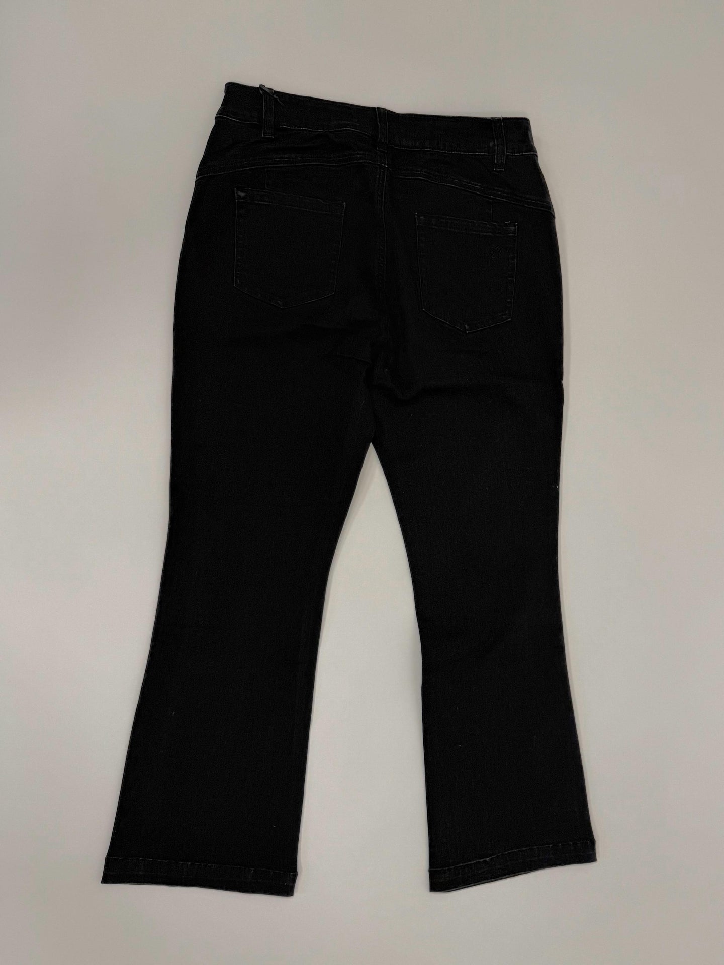 schwarze Jeans mit leichtem Kick von Elen Mirò_grosse Grössen_DE BOER plus Luzern_3