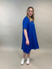 königblaues Leinenkleid knieumspielend von Elena Miro_grosse Grössen_DE BOER plus Luzern