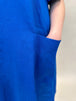 königblaues Leinenkleid knieumspielend von Elena Miro_grosse Grössen_DE BOER plus Luzern