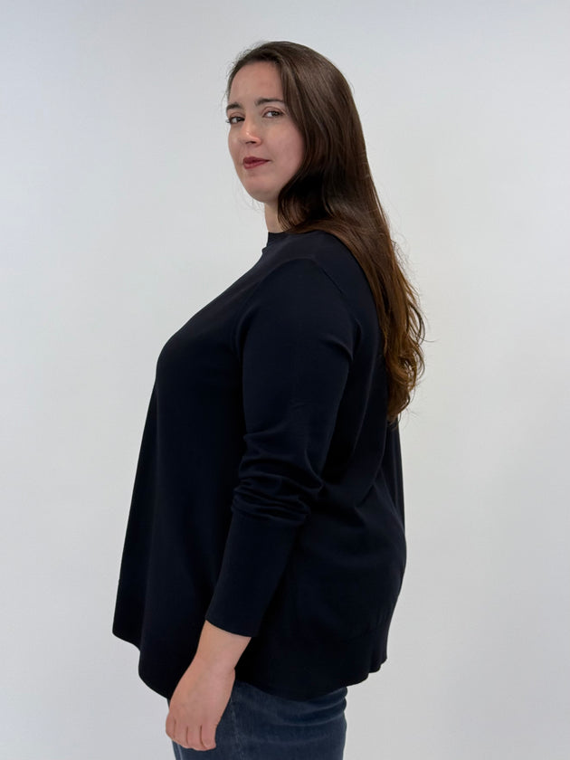 Dunkelblauer Viskose Pullover in Rundhals und hat einen abnehmbareren Kragen von Elena Mirò_grossen Grössen_DE BOER plus Luzern_1