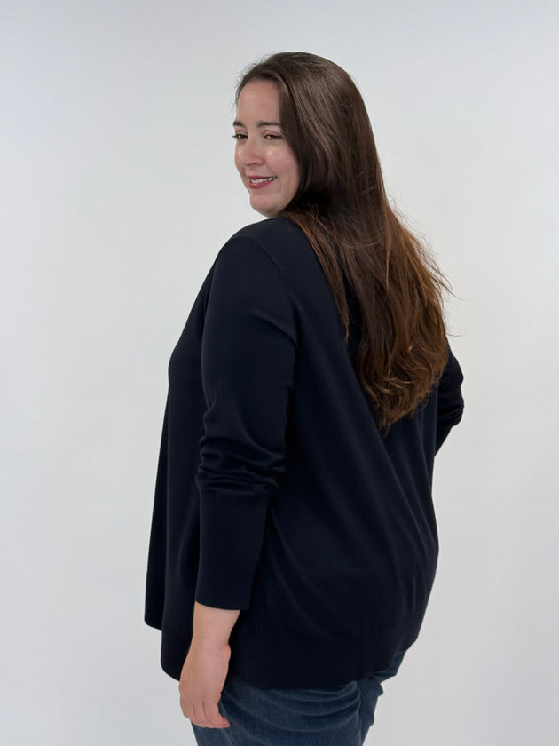 Dunkelblauer Viskose Pullover in Rundhals und hat einen abnehmbareren Kragen von Elena Mirò_grossen Grössen_DE BOER plus Luzern_2
