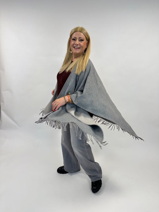 Wollcape in Grau von Elena Mirò_grosse Grössen_DE BOER plus Luzern_5