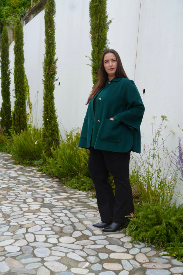 Dobleface Jacke mit schwarzer Jeans mit leichtem Kick von Elen Mirò_grosse Grössen_DE BOER plus Luzern_1