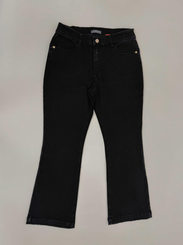schwarze Jeans mit leichtem Kick von Elen Mirò_grosse Grössen_DE BOER plus Luzern_2