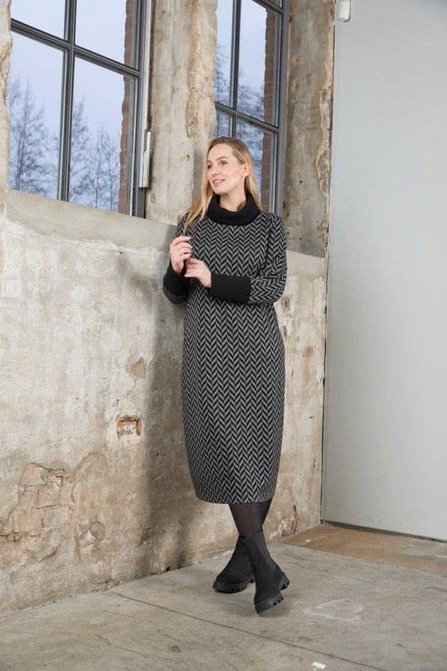 Strickkleid in Fischgard-Optik von Mona Lisa by Interchic_grosse Grössen_DE BOER plus Luzern_7